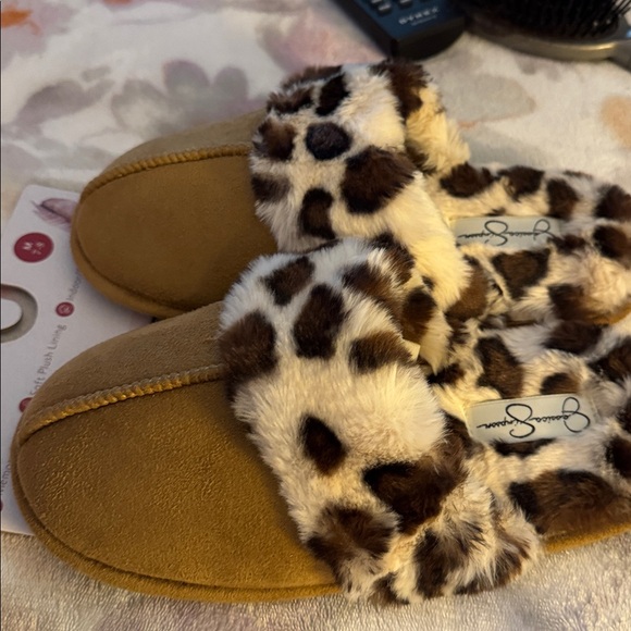 Jessica Simpson Brown Leopard Plush Slippers - Picture 8 of 8